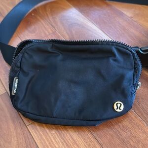 Lululemon cross body